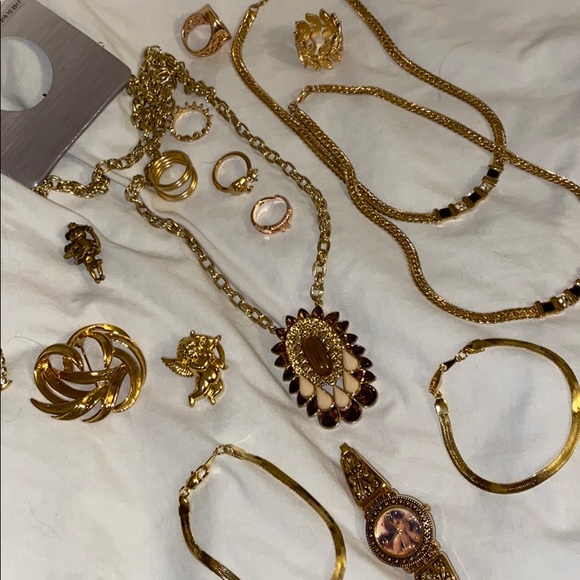 ๐ BEAUTIFUL GOLD TONE JEWELRY LOT ๐ - Picture 8 of 8
